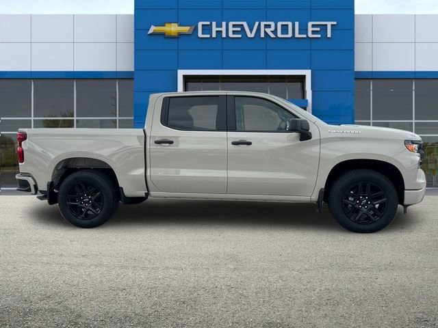 2026 Chevrolet Silverado Custom photo 3