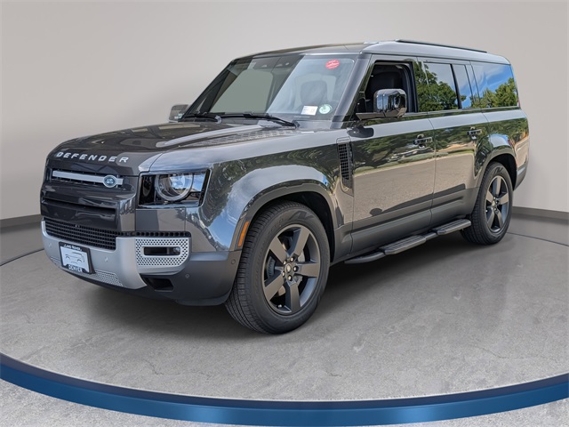 2025 Land Rover Defender S's photo