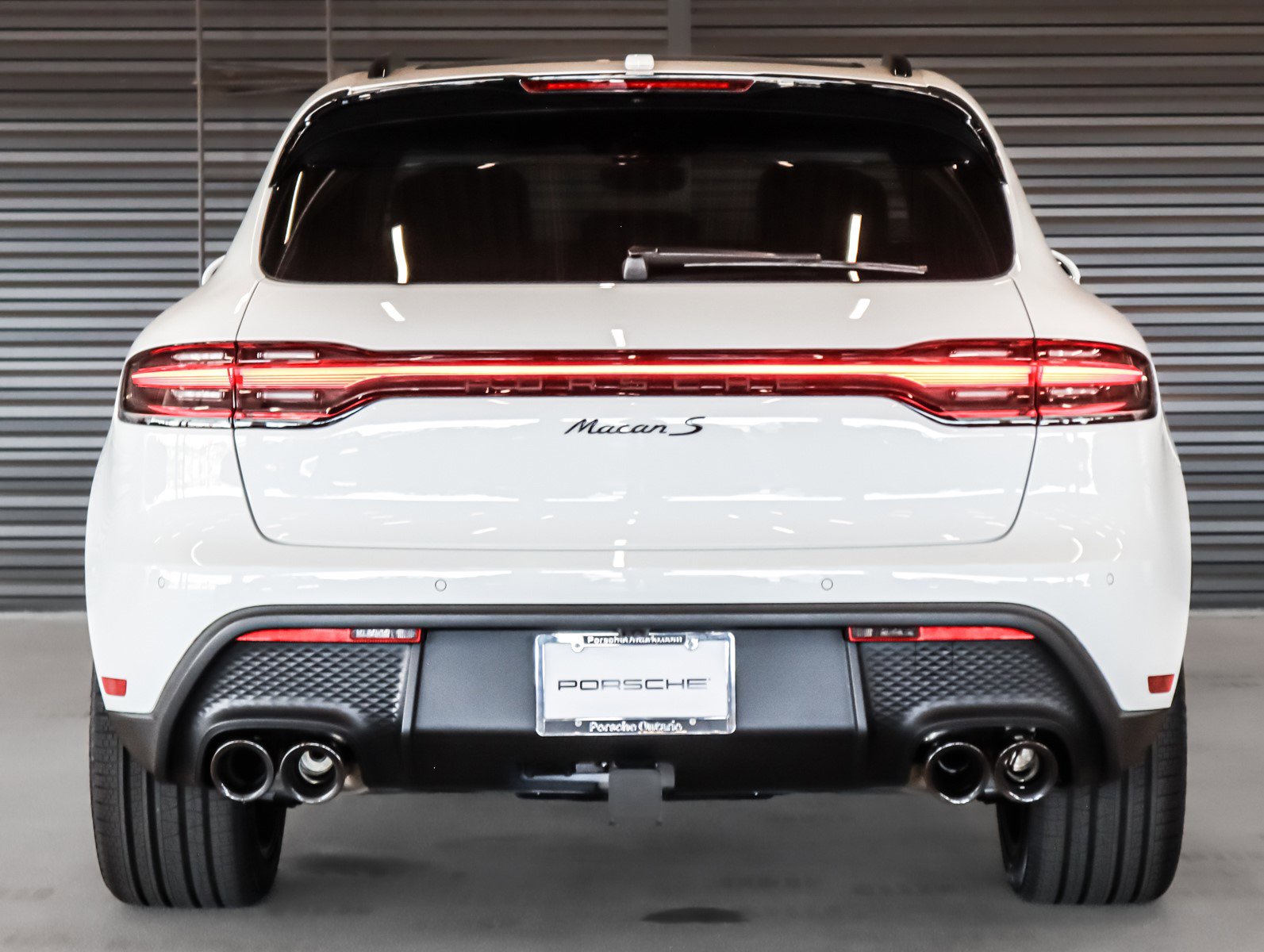 2025 Porsche Macan S photo 9