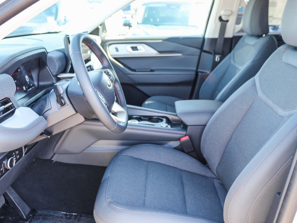 2025 Ford Explorer photo 12