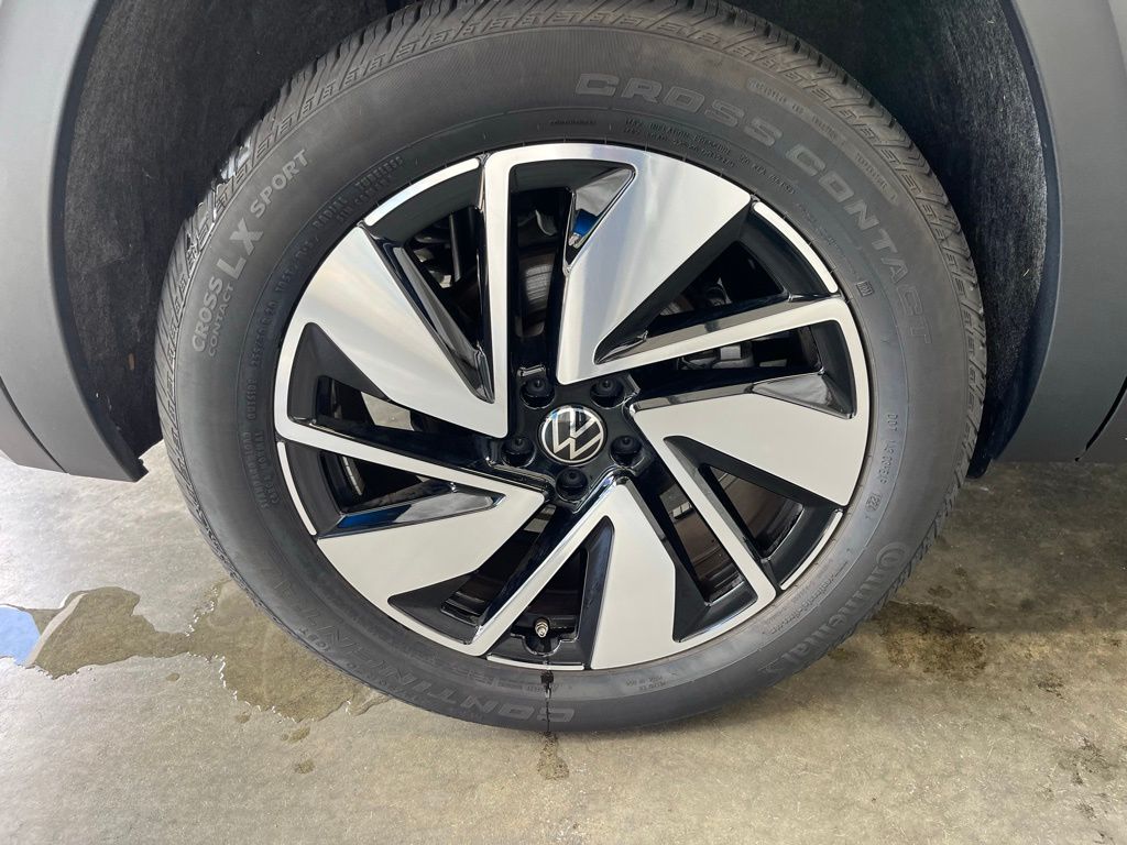 2024 Volkswagen Atlas SEL photo 30