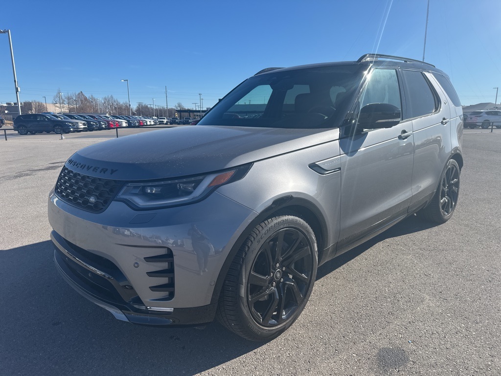 2025 Land Rover Discovery Dynamic SE's photo