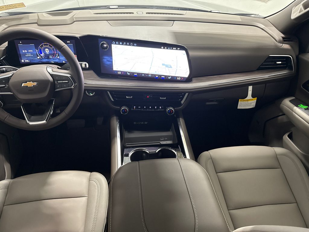 2025 Chevrolet Suburban LT photo 24