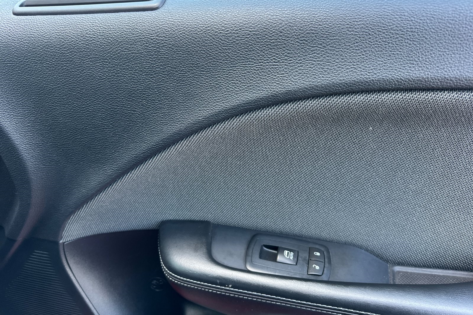 2016 Dodge Challenger SXT photo 18