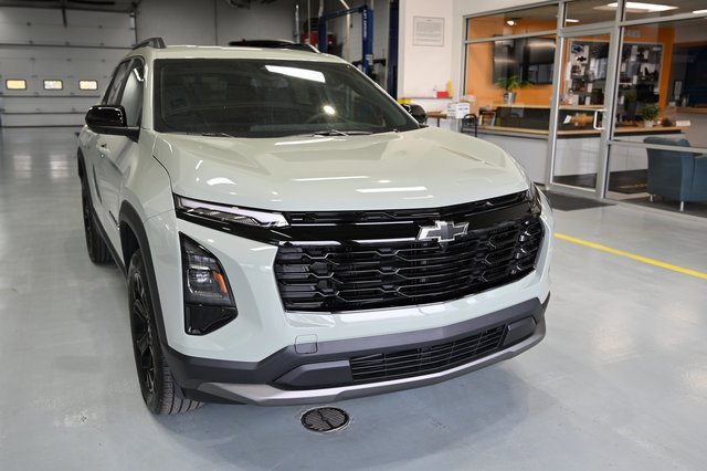 2026 Chevrolet Equinox photo 2