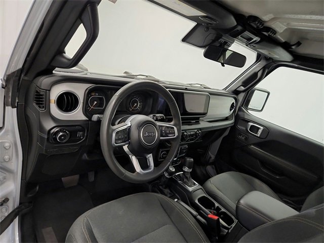 2024 Jeep Wrangler Sahara photo 17