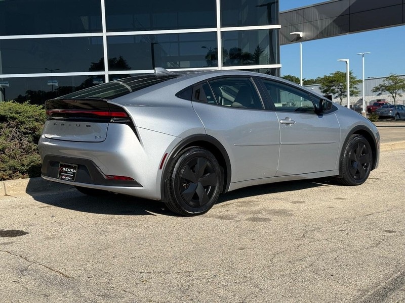 2024 Toyota Prius LE photo 3