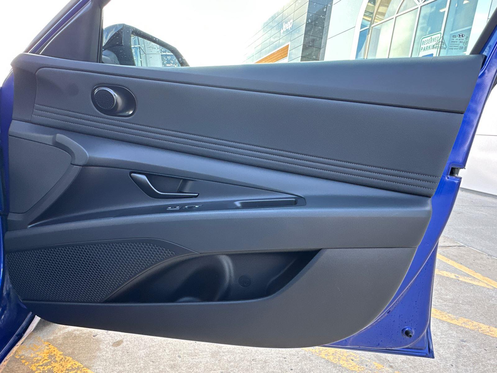 2025 Hyundai Elantra SEL Sport photo 25