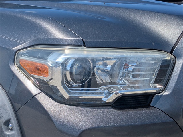 2017 Toyota Tacoma SR5 TRD Sport photo 10