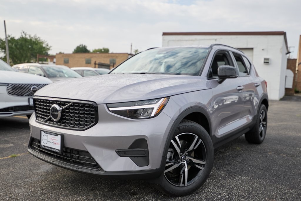 2026 VOLVO XC40 - Image 28