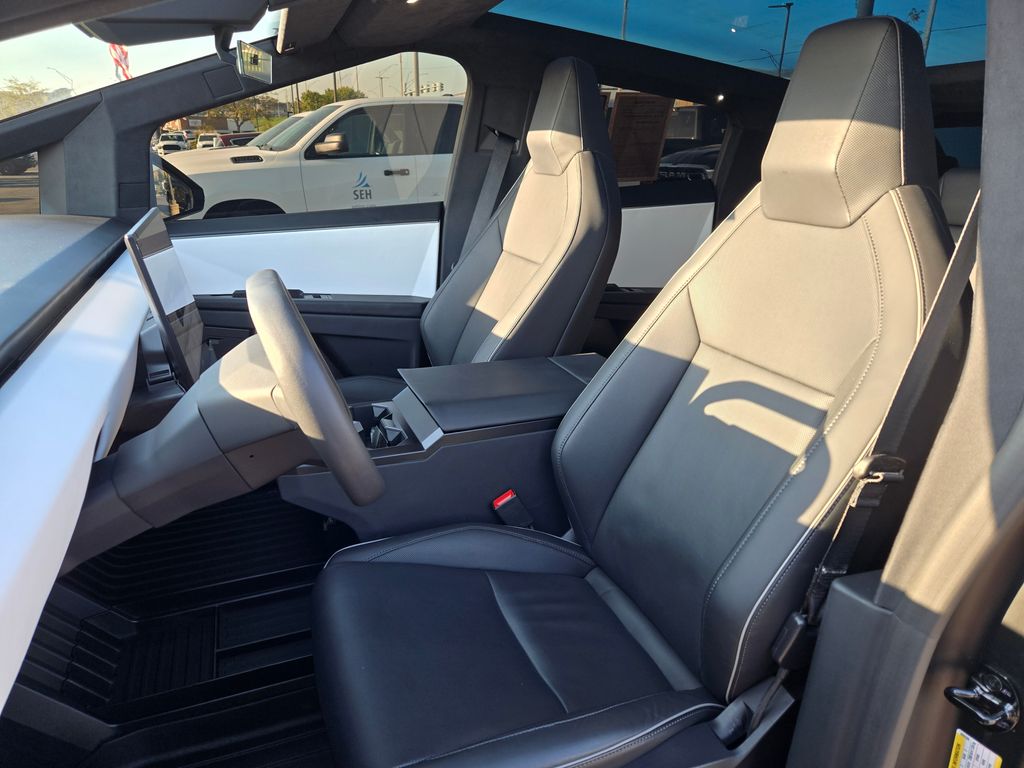 2024 Tesla Cybertruck photo 11