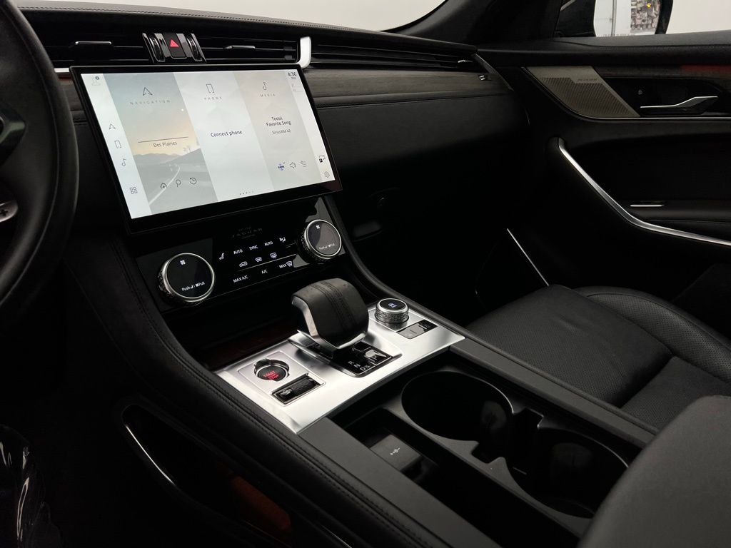 2022 Jaguar F-PACE P250 S photo 29