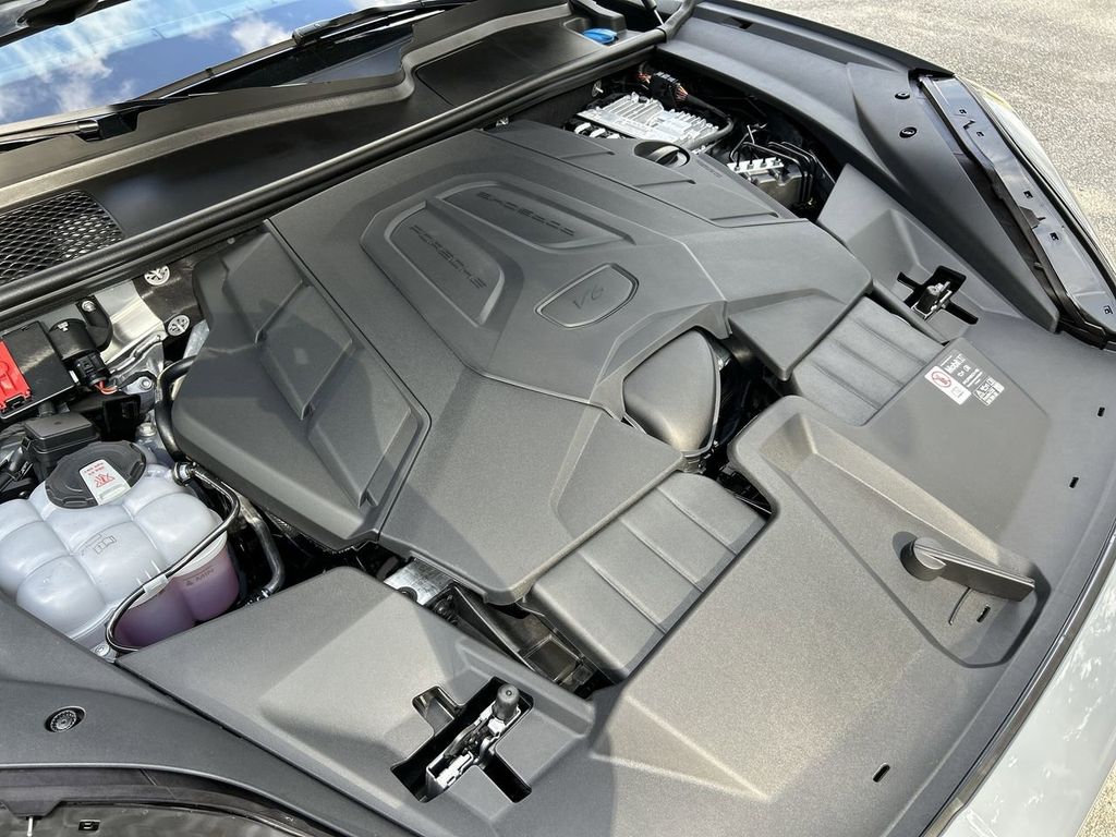 2025 Porsche Cayenne Coupe Base photo 30
