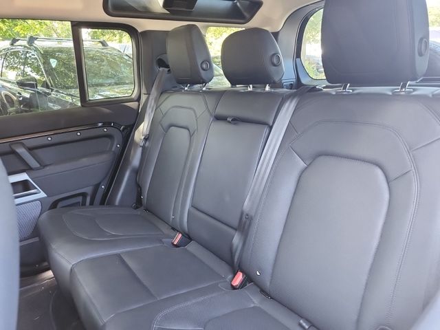 2023 Land Rover Defender 110 S photo 6