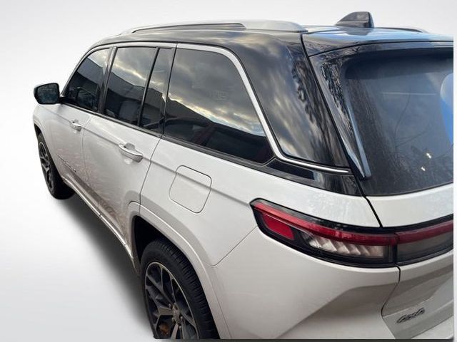 2022 Jeep Grand Cherokee Summit photo 3