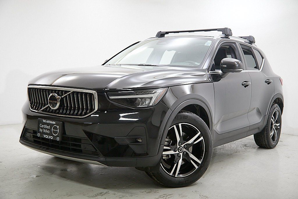 2023 VOLVO XC40 - Image 1