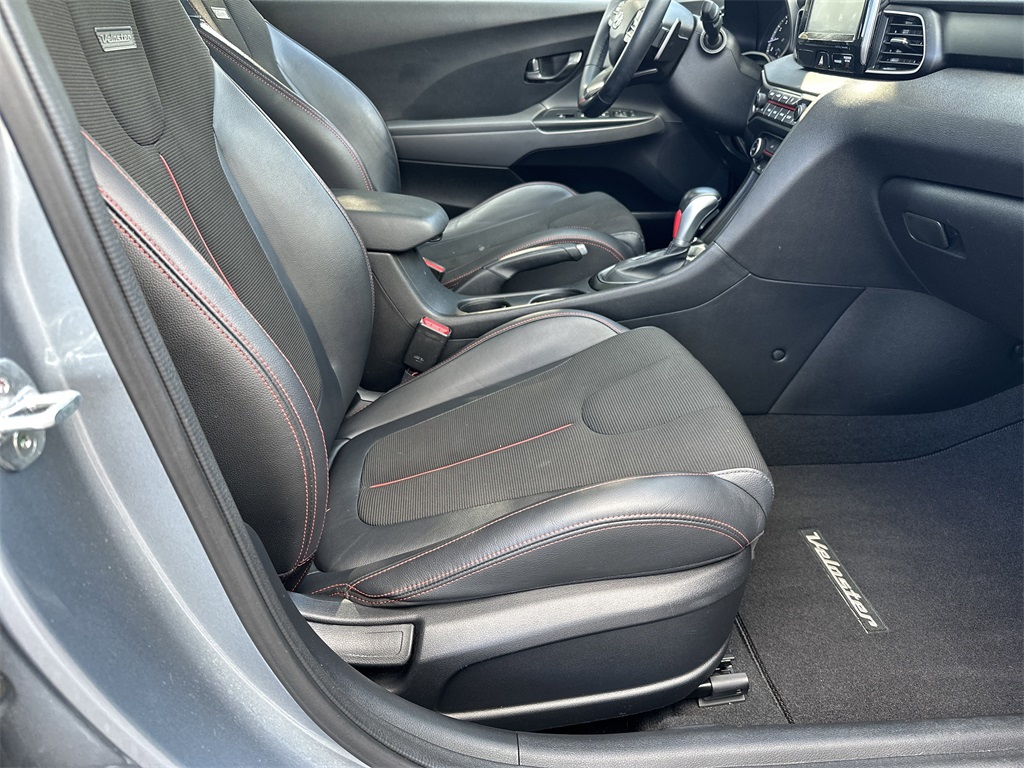 2021 Hyundai Veloster 2.0L Premium photo 33