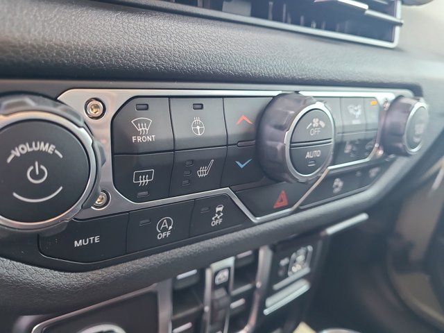 2025 Jeep Wrangler photo 32