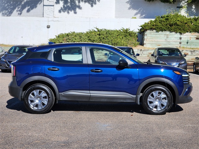 2025 Nissan Kicks S photo 2