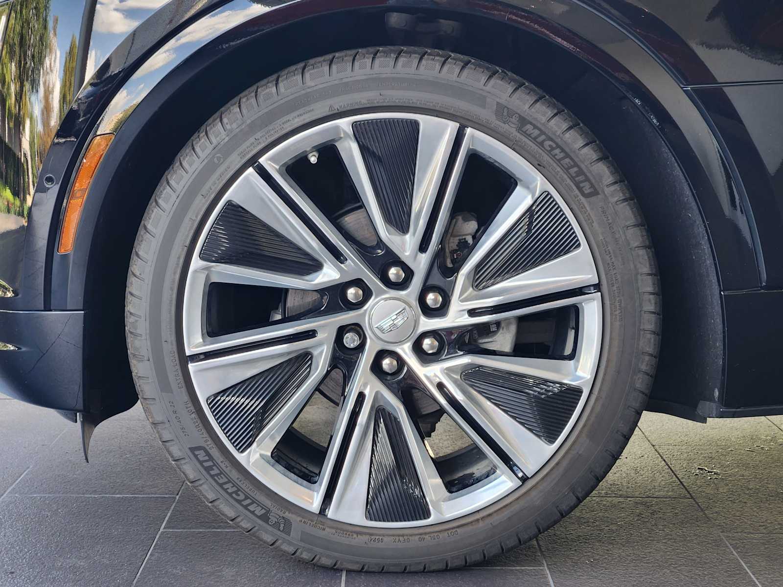 2024 Cadillac Lyriq Luxury photo 9