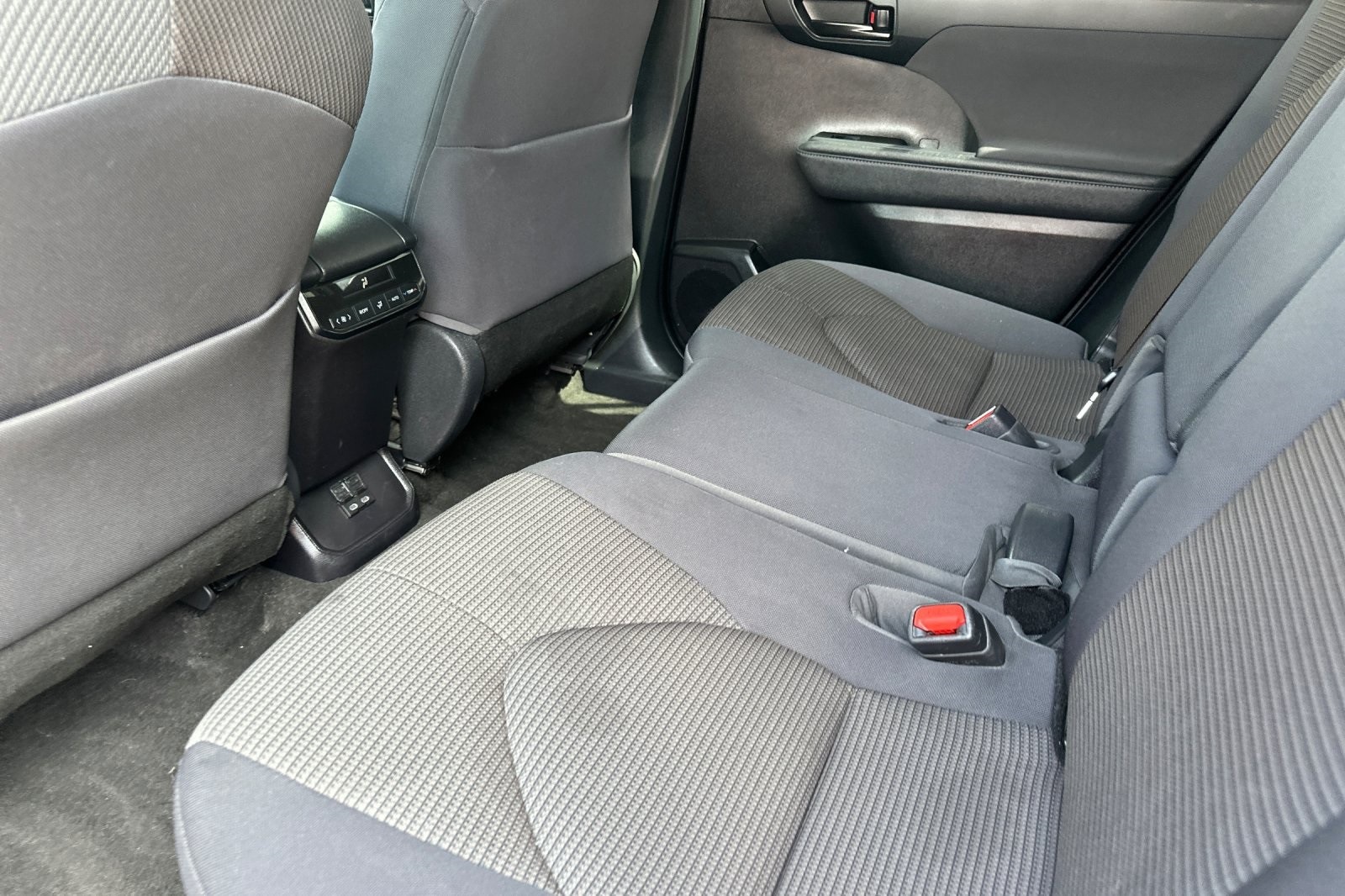 2023 Toyota Highlander L photo 13