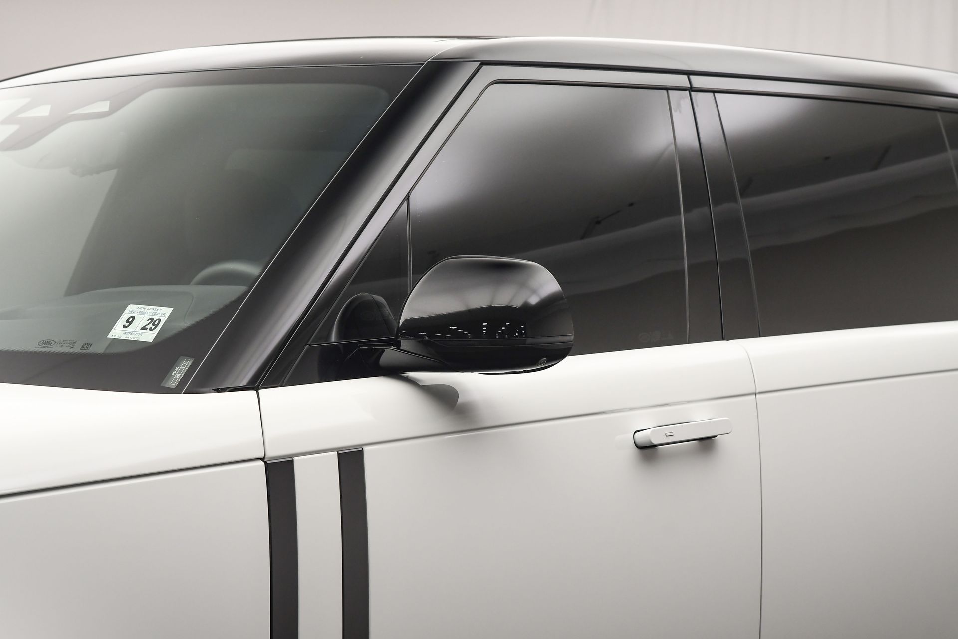 2025 Land Rover Range Rover SE photo 12