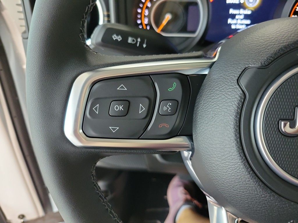 2025 Jeep Wrangler Sahara photo 10