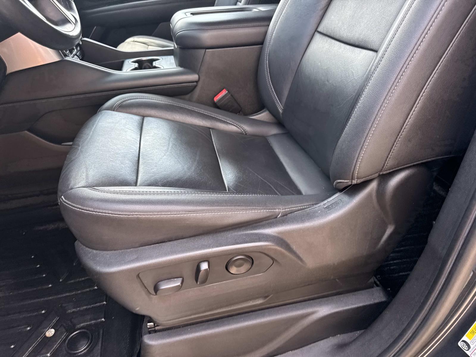 2021 Chevrolet Suburban LT photo 13