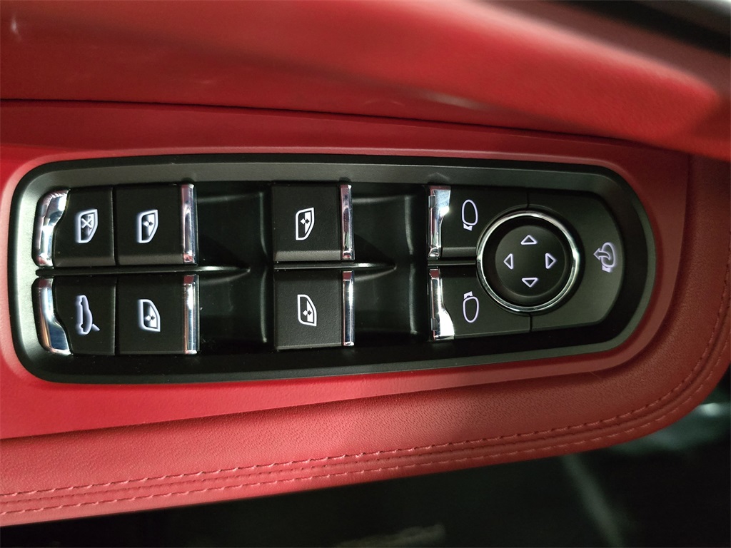 2023 Porsche Macan T photo 20