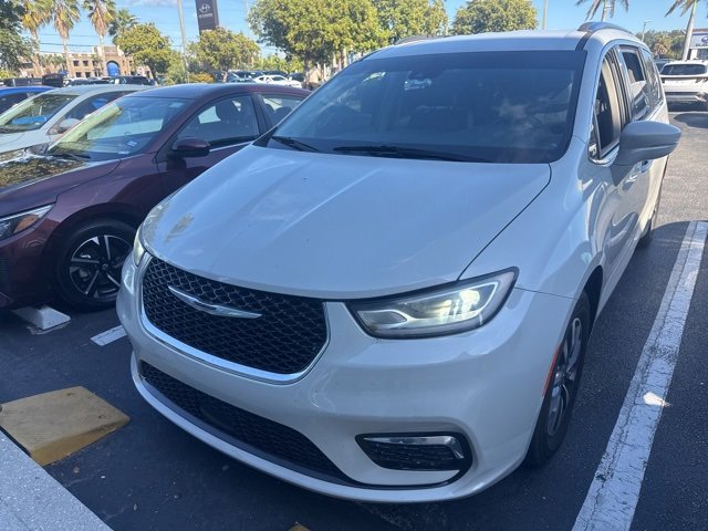 2021 Chrysler Pacifica Touring L's photo