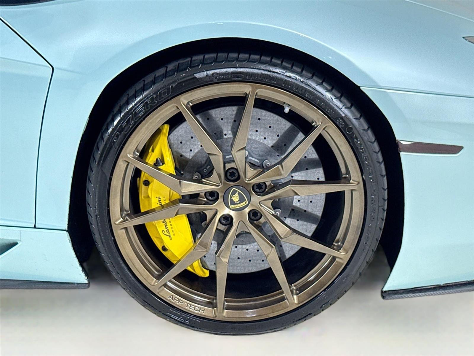 2015 Lamborghini Aventador LP 700-4 Roadster photo 30
