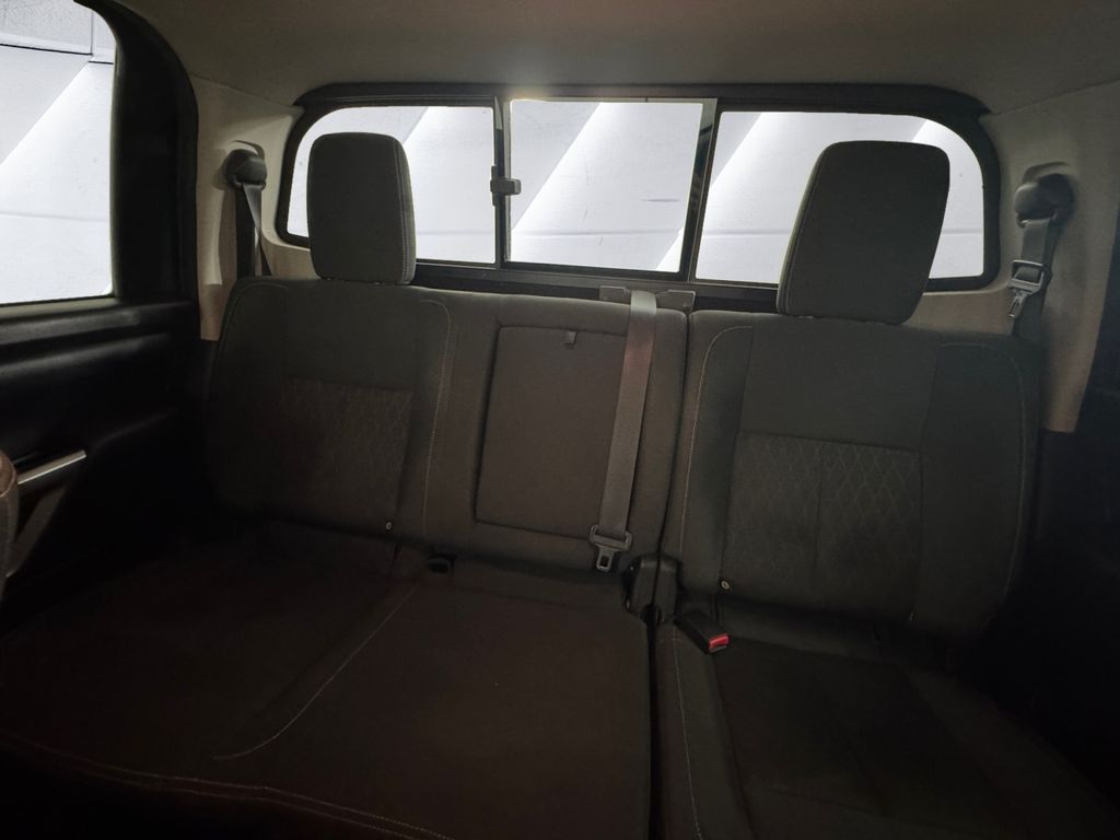 2017 Nissan Titan SV photo 16