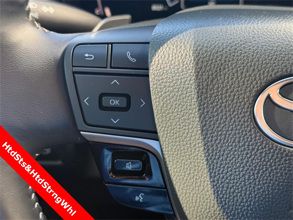 2025 Toyota Camry SE photo 17