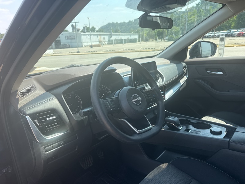 2022 Nissan Rogue SV photo 13