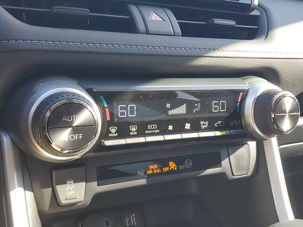 2025 Toyota RAV4 Hybrid XLE photo 21