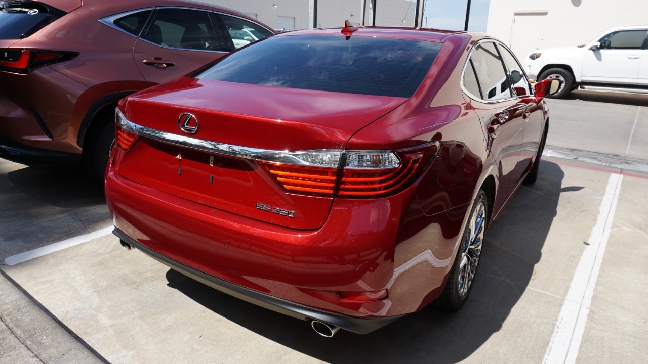 2014 Lexus ES 350 photo 3