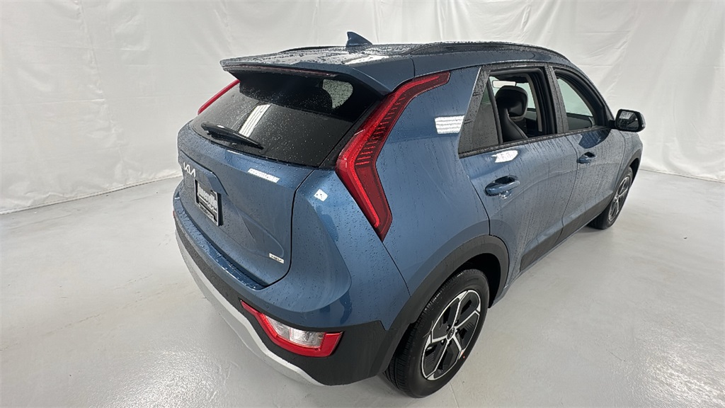 2025 Kia Niro EX photo 3