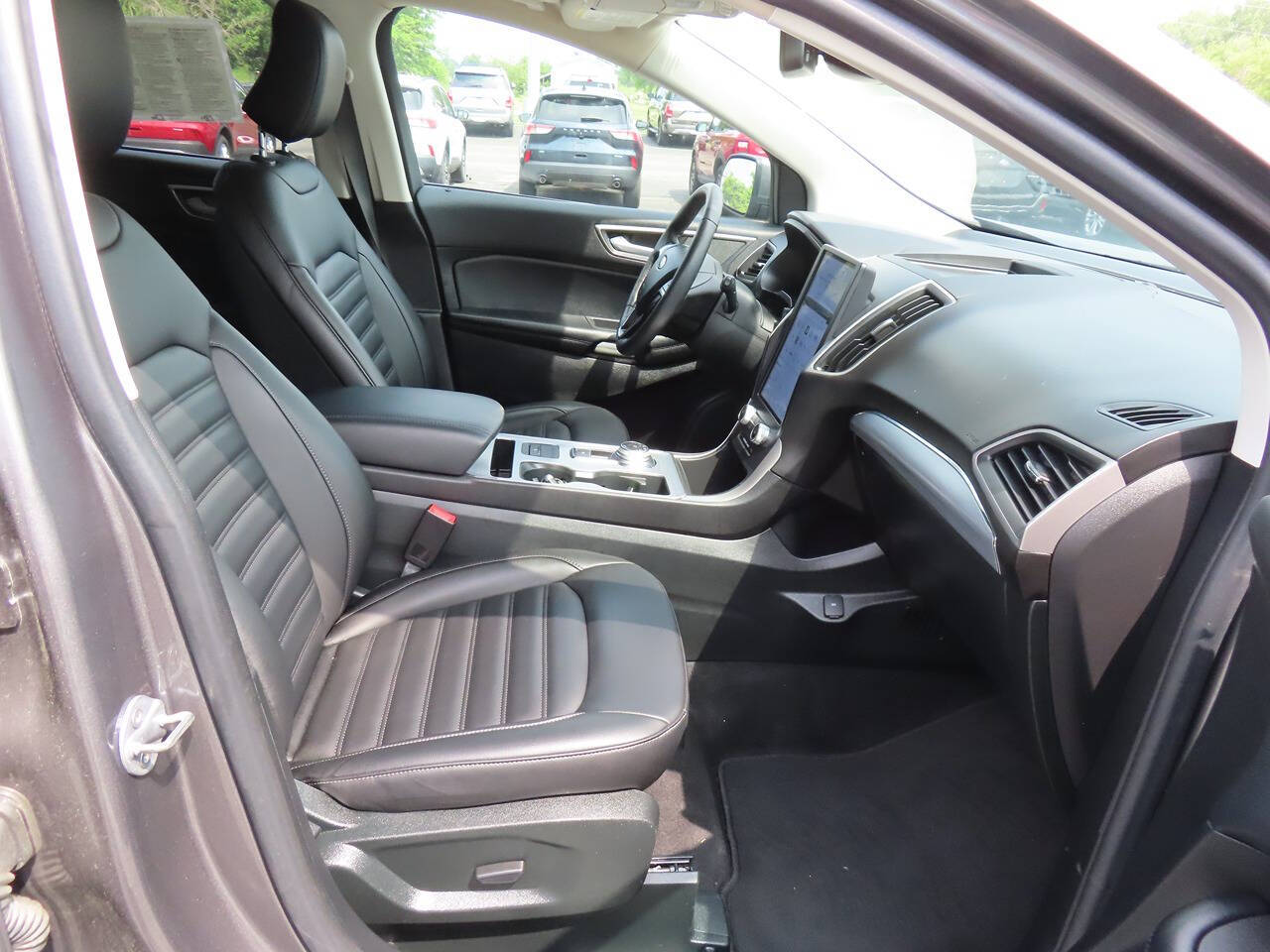 2022 Ford Edge SEL photo 8