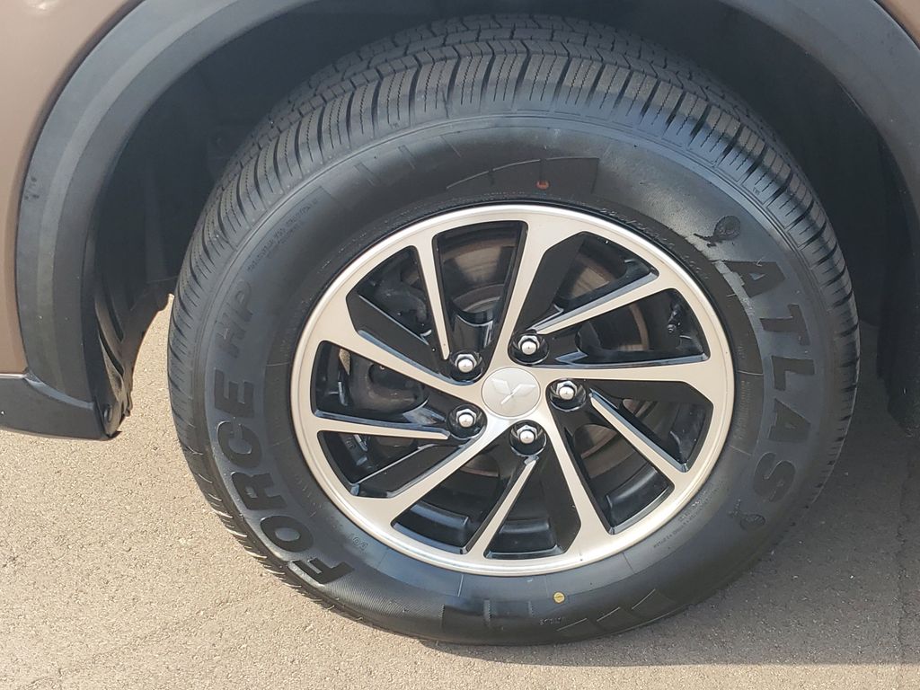 2020 Mitsubishi Eclipse Cross ES photo 2