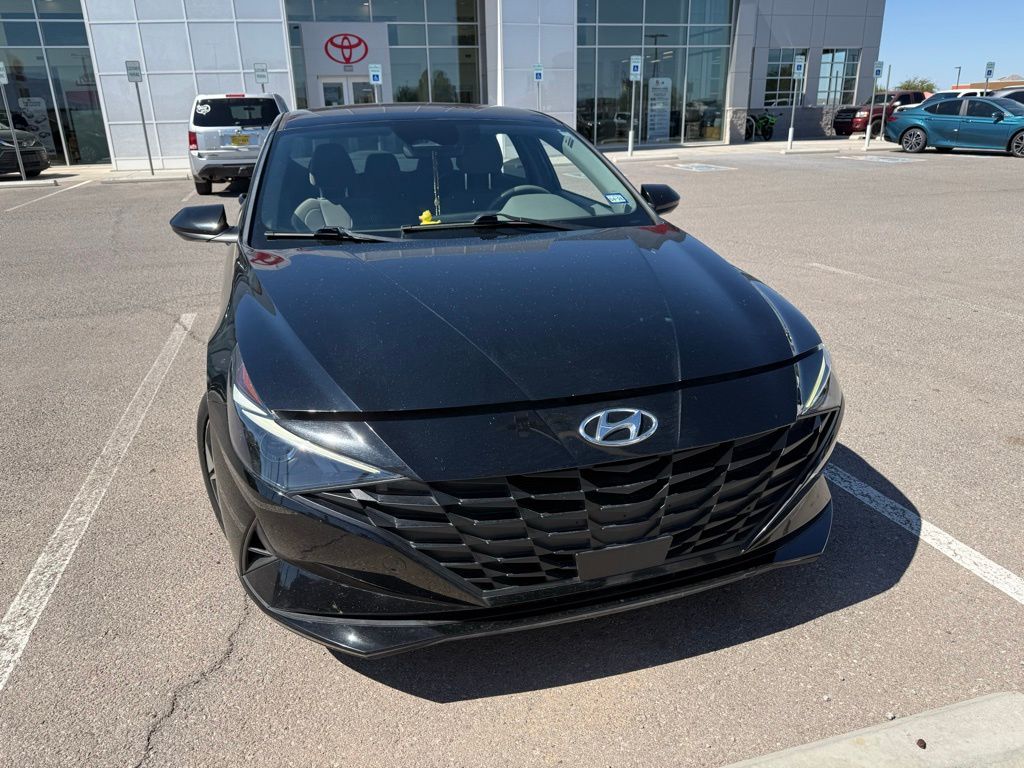 2023 Hyundai Elantra SEL photo 6