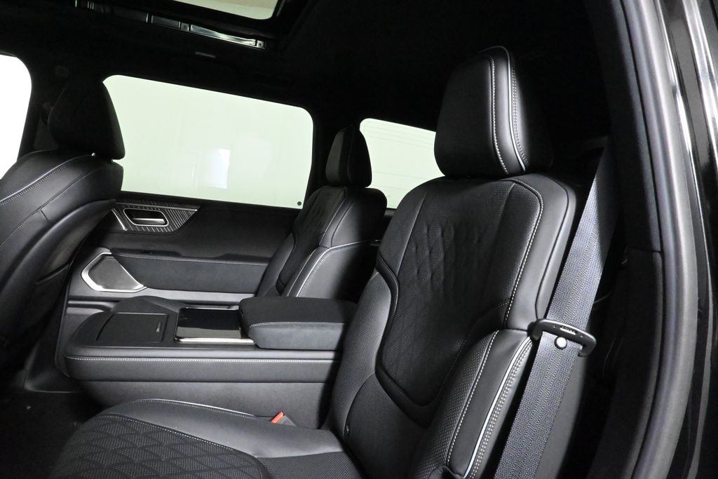 2025 Infiniti QX80 photo 32