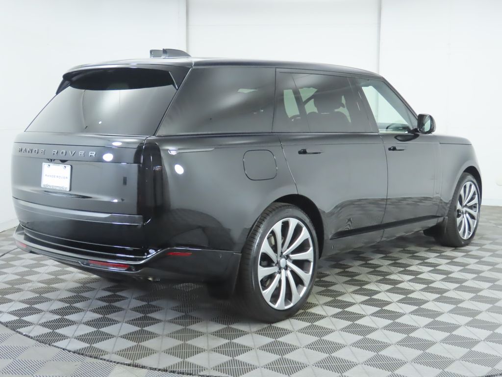 2025 Land Rover Range Rover SE photo 2