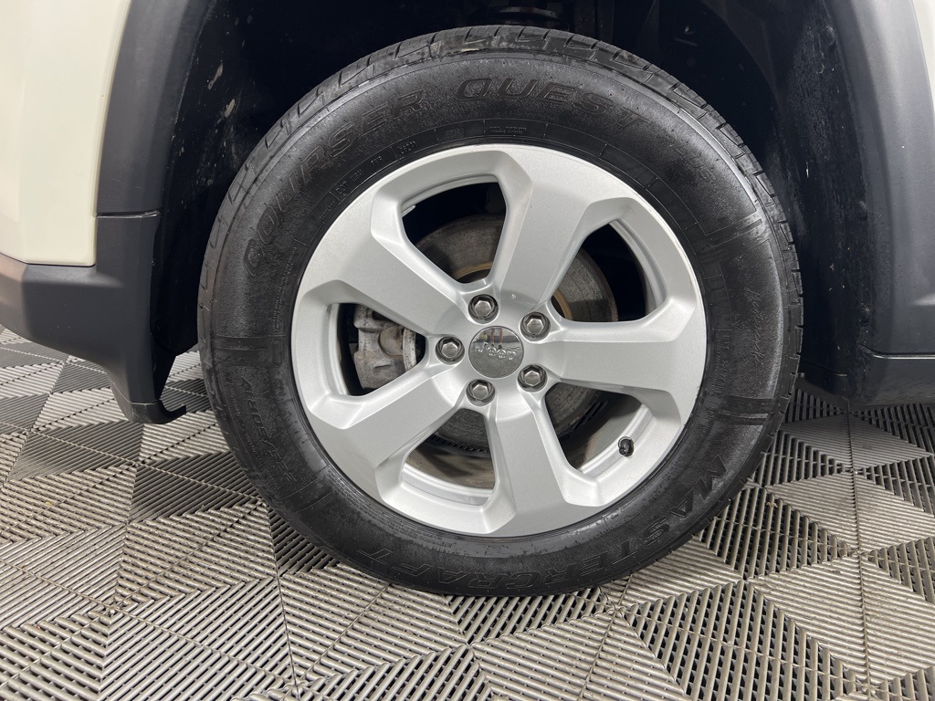 2020 Jeep Compass Latitude photo 3