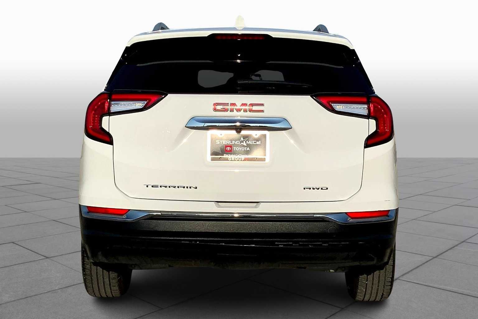 2024 Gmc Terrain SLT photo 3