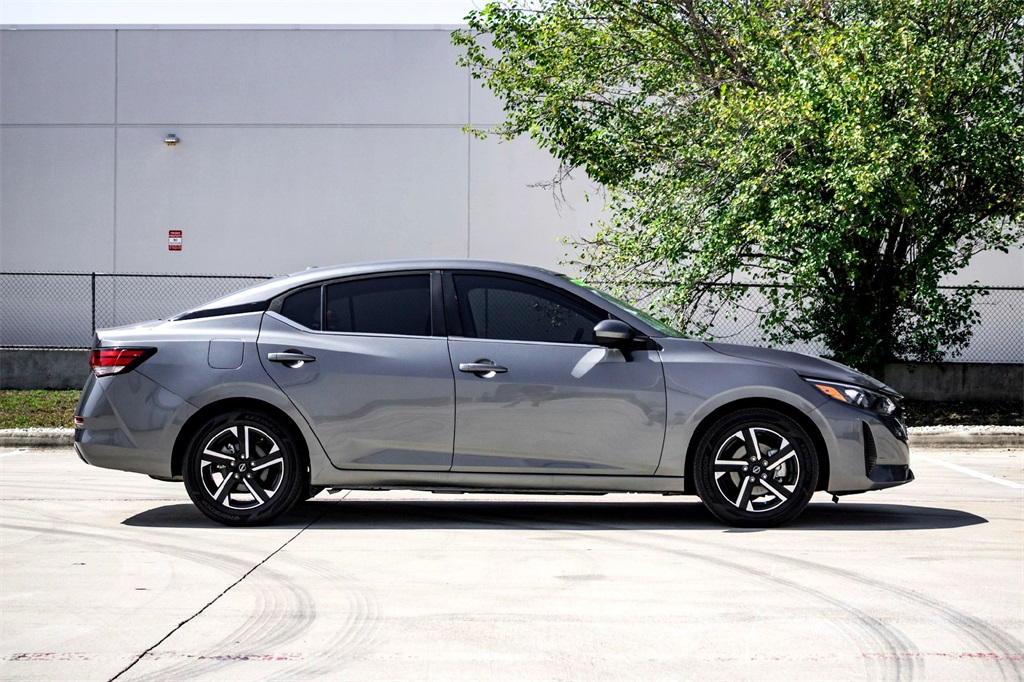 2025 Nissan Sentra SV photo 4