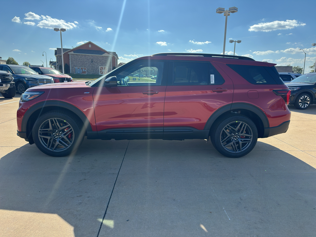 2025 Ford Explorer ST-Line photo 4