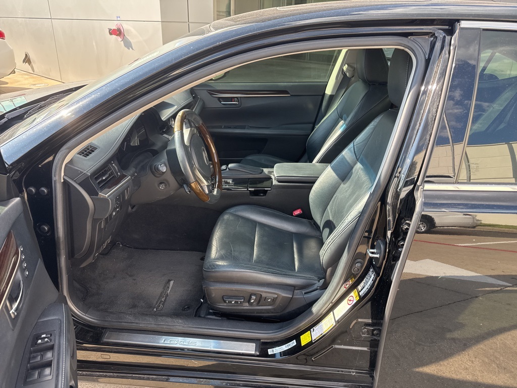 2013 Lexus ES 350 photo 2