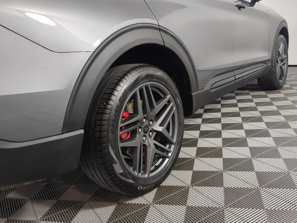 2025 Ford Explorer ST-Line photo 4