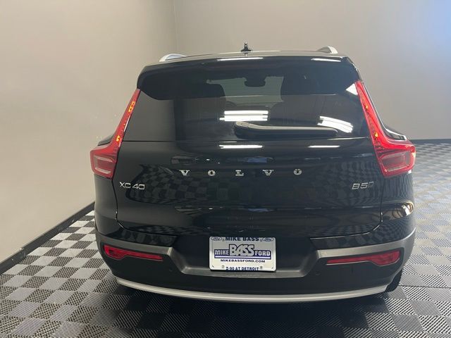 2023 Volvo XC40 Plus photo 4