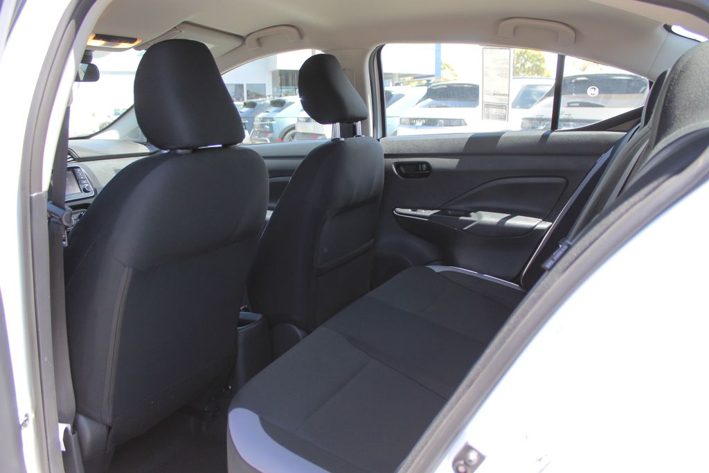 2025 Nissan Versa 1.6 S photo 13